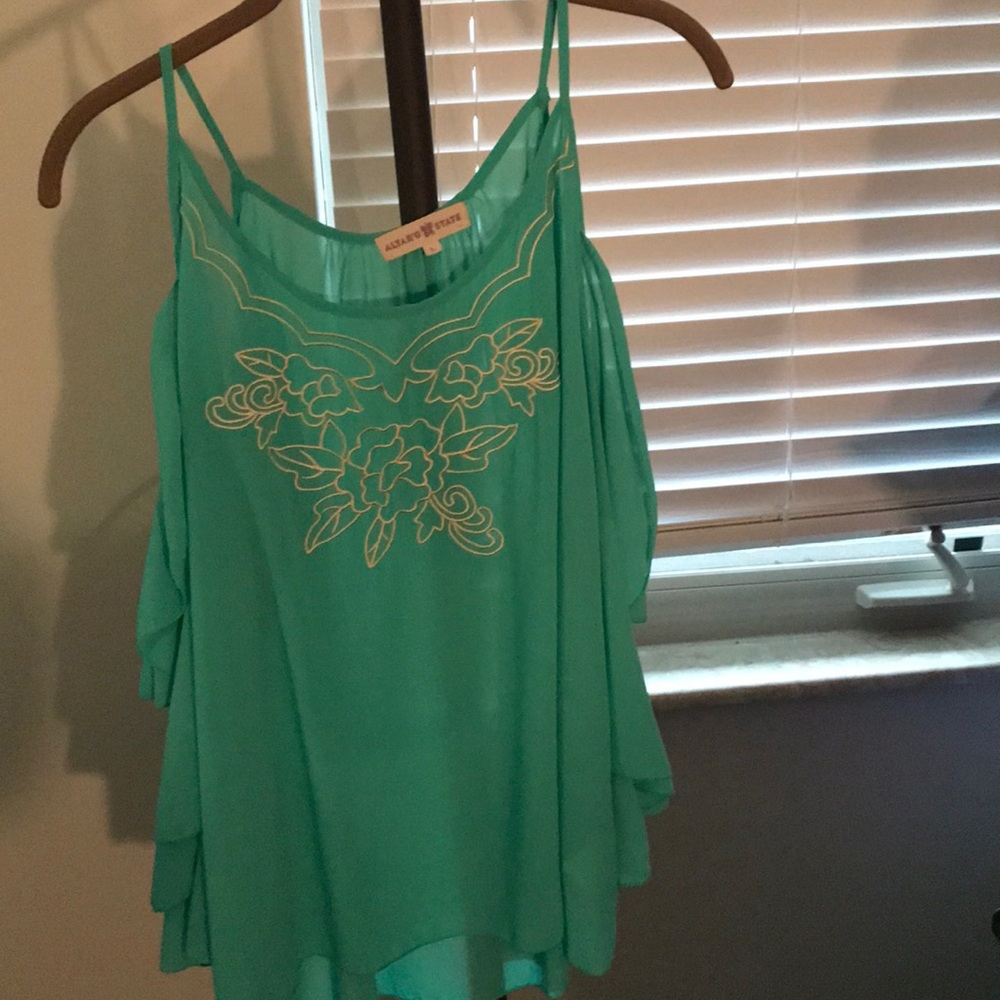 Cold shoulder shirt! NWOT